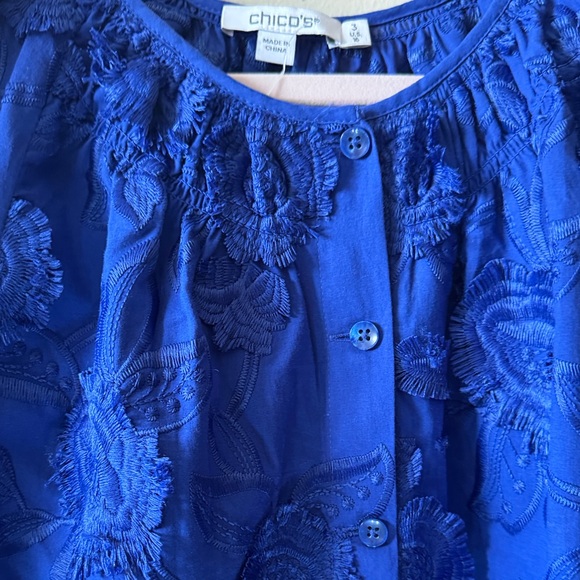 Chico's Cobalt Blue Floral Appliqué Puff-Sleeve Button Up Scoop Neck Blouse -XL - Picture 9 of 15